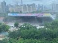 拆除中的深圳市体育馆顶部坍塌！1人死亡，仍有2人被困