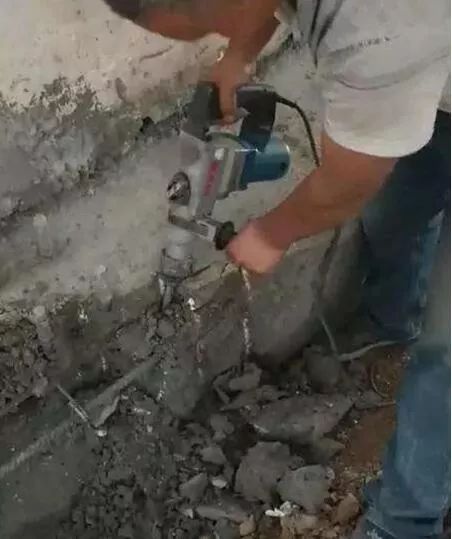 一捏就碎！25吨问题水泥卖到河南农村学校，厂家竟称检测“合格”