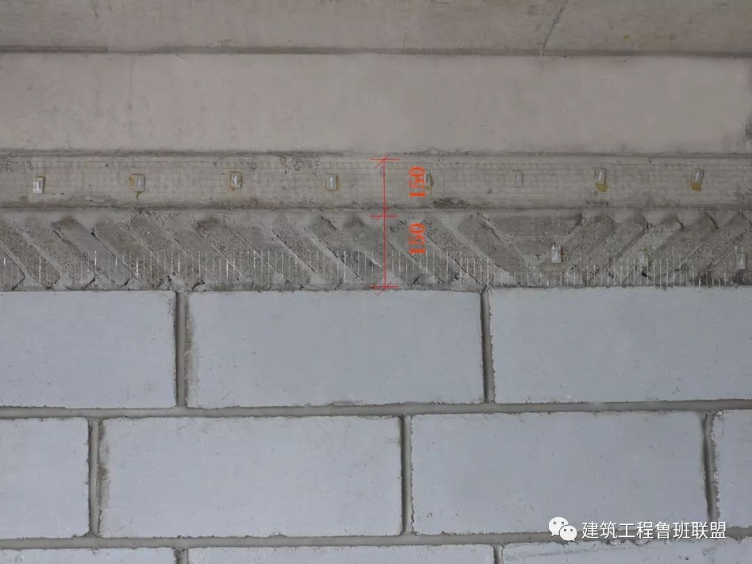 交接处铺设抗裂钢丝网片 填充墙体粉刷