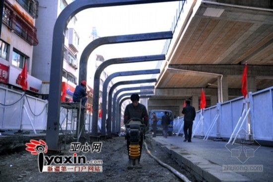 乌鲁木齐brt4号线,乌鲁木齐BRT线路图 乌鲁木齐:brt5号线站台搭建钢结构 计划11月底投入运营