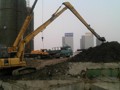 桩基础基坑土方作业长臂挖掘机工作图片