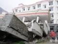 汶川地震后所建8级抗震建筑不抵7级地震？
