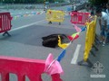 南昌发生路面塌陷 原因不明正在抢修