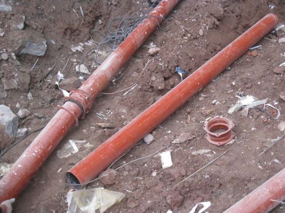 请问哪种埋地铸铁排水管连接方法正确呢?