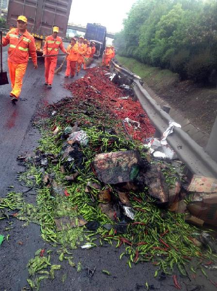 京港澳高速湖南境内发生一起交通事故致7人死亡