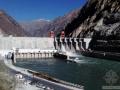 中国西藏第一座大型水电站投产发电