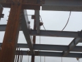 钢柱偏差了 怎么处理  吊装钢梁焊接的时候偏差大约10公分