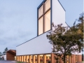 新西兰教堂重建 十字架窗户替代原有尖塔