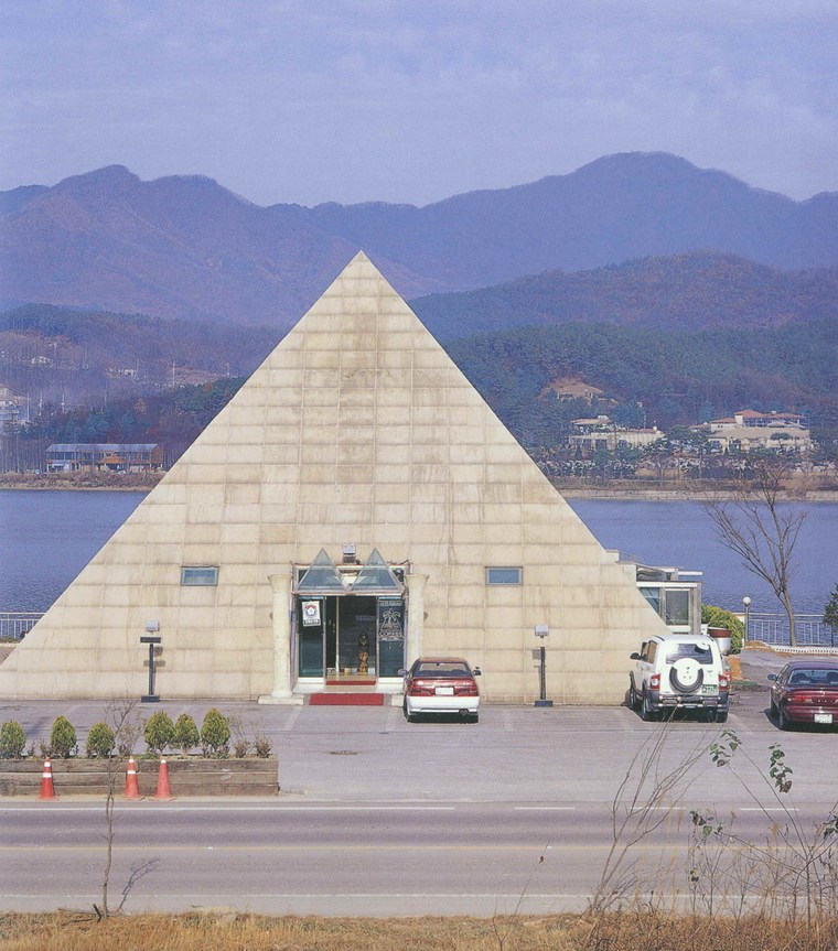 仿金字塔建筑(pyramid & abushimbel)