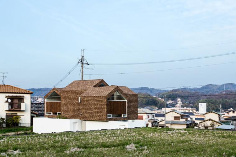 日本乡村半柱座木板覆层住宅