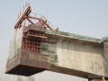 [山西]高速公路工程桥梁连续梁安全防护施工方案(变截面35+60+35m)