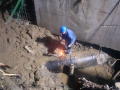 直径800毫米大型供水管道被施工损坏 郑州供水人昼夜奋战抢修漏水