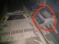 地铁轨道人防门旁的  标注的地方和钢筋是起什么作用的