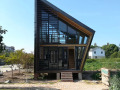 建筑师用35天，花15万，在菜园里盖了一座清风拂面的小木屋