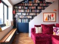 书架的魅力就在于既可以做装饰，又可以给空间增加艺术气息