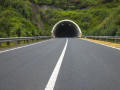 适合国内公路隧道特点的路面新技术