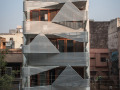 严格的几何形体打造的垂直住宅：印度143公寓 / Plan Loci