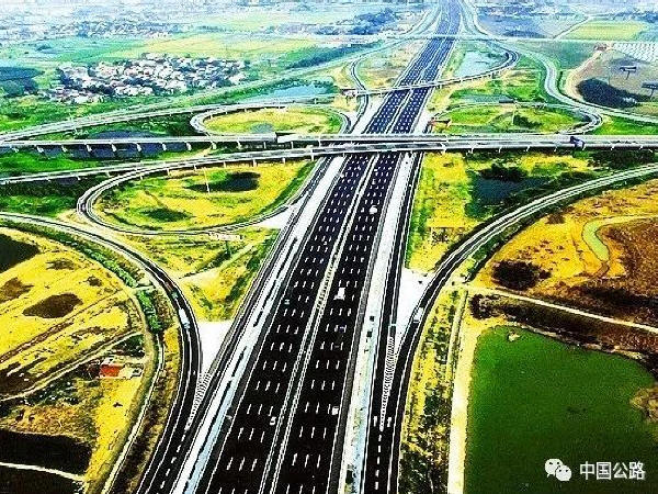 中国公路桥梁建设的历史性成就