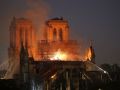 巴黎圣母院遭遇大火，卡西莫多终究也失去了他心爱的钟楼