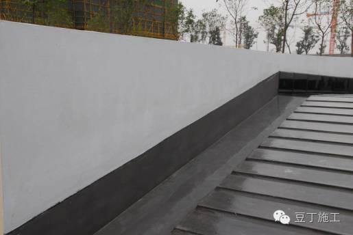 水泥砂浆面层坡道凹槽做法(适用于直行坡道 优点:不易造成空鼓,开裂