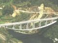 这座桥连桥墩都没有，堪称工程学一大奇迹！