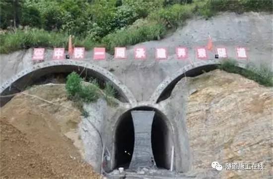 [分享]连拱隧道中隔墙顶部回填方法及控制案例