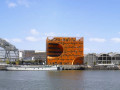 建筑的几何机变演绎，橙色立方体中的曲面球体：里昂文化中心