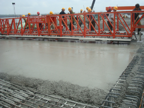 50m跨径现浇箱梁资料下载-[淮南]公路大桥工程40m、50m现浇箱梁移动模架施工方案