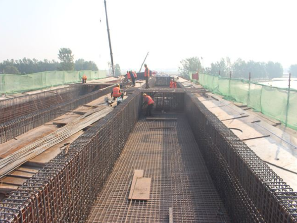 旧桥拆除方案连续箱梁资料下载-​城市道路快速通道工程现浇箱梁施工方案