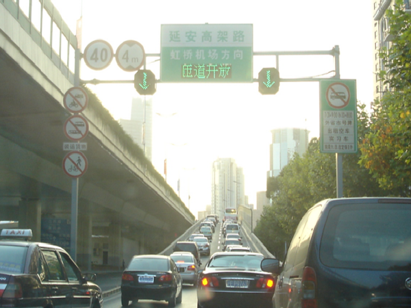 广州城市快速路投标资料下载-城市快速路设计规程第九章交通安全与管理设施