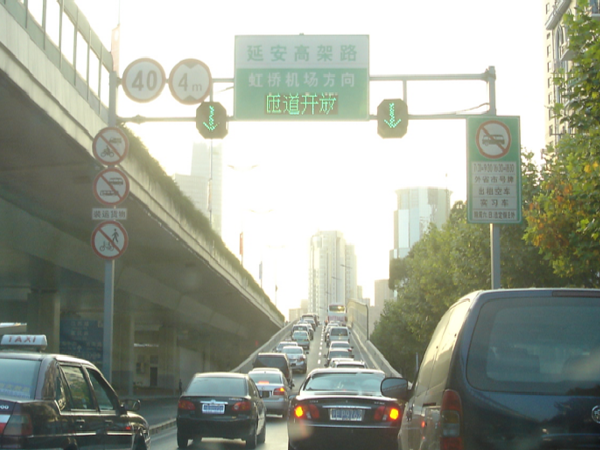 快速路设计规程资料下载-城市快速路设计规程第九章交通安全与管理设施