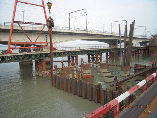四型钢板桩资料下载-改造铁路新桥钢板桩施工承台简介