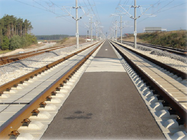 高速铁路有砟轨道路基资料下载-京沪高速铁路纵连板式无砟轨道设计原理与方法