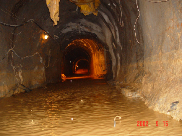 收费站施工总结资料下载-铁路隧道防排水施工技术总结(157页)
