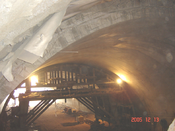 抱箍法施工技术交底资料下载-隧道防排水施工工艺及施工技术