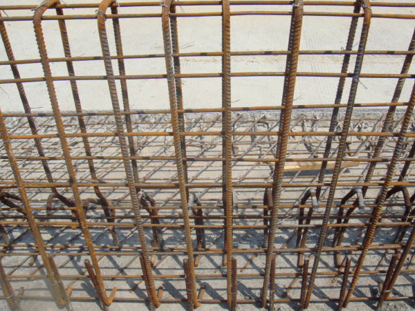 混凝土护栏工程施工资料下载-桥梁混凝土防撞护栏施工工法及图片