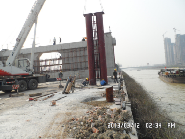 30米钢桁架梁桥资料下载-浅谈钢桁架梁桥位拼装的施工工艺及难点控制
