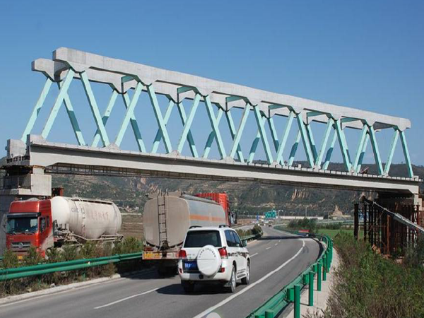 钢桁梁铁路桥设计图资料下载-特大桥1-80m钢-砼组合桁梁施工技术研究