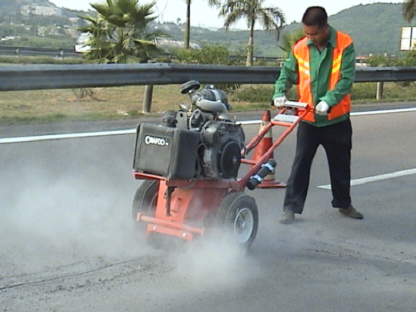 路面材料研发资料下载-沥青路面灌缝技术及材料要求