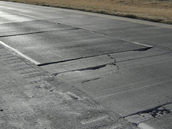 公路水泥混凝土施工细则资料下载-一级公路路面工程施工标准化实施要点