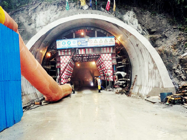 贵州高速公路全套资料下载-[贵州]高速公路隧道洞口平面布置方案
