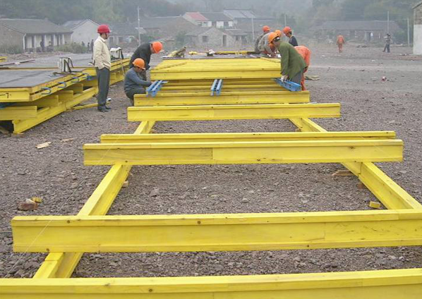 高墩薄壁结构液压自爬模施工简介