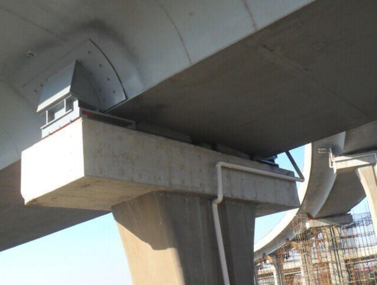拉大支座间距现场照片