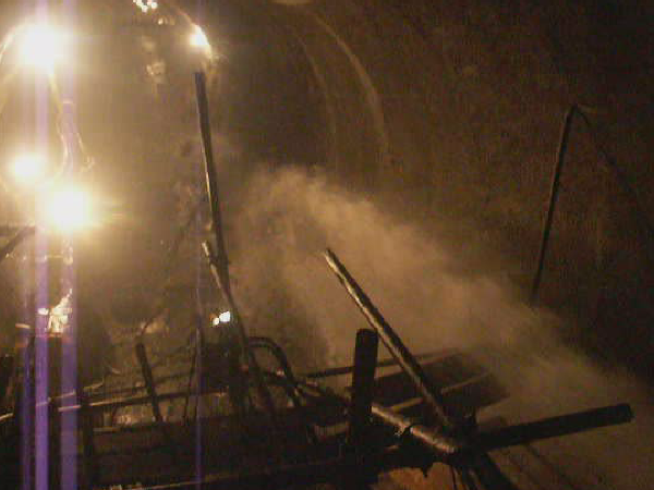 岩溶工程案例资料下载-铁路工程岩溶高风险隧道安全施工技术