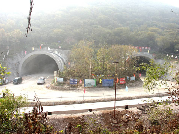 桥梁施工质量培训资料下载-隧道施工质量与安全专项培训PPT