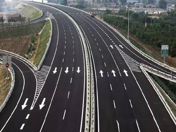高速公路营运安全资料下载-高速公路养护施工安全管理要点分析