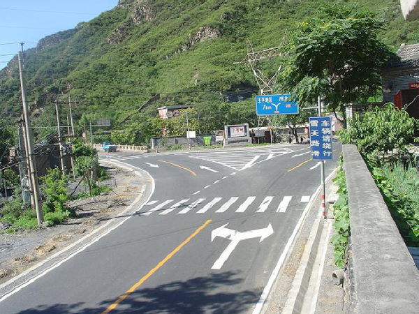 城市道路交通标线施组资料下载-城市道路交叉设计之平面交叉口设计