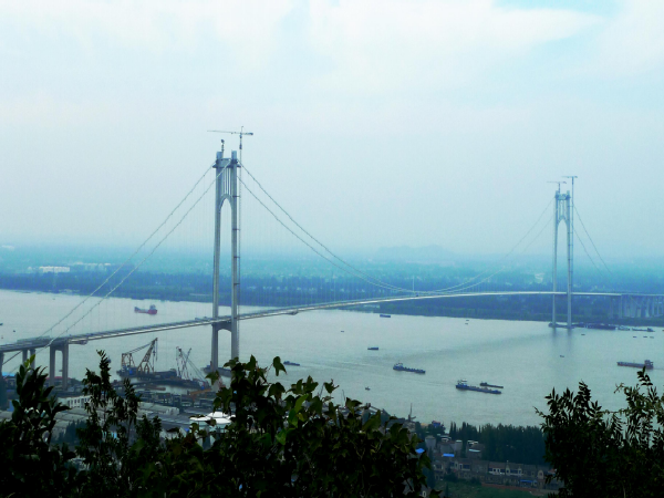 武汉长江大桥的结构特点资料下载-[南京]双塔三跨悬索长江大桥设计构思及特点