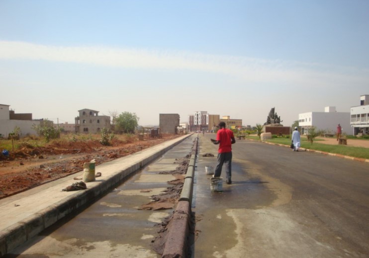 沥青混凝土道路路缘石超前预留置换施工工法-马里巴马科第三大桥北延长线项目