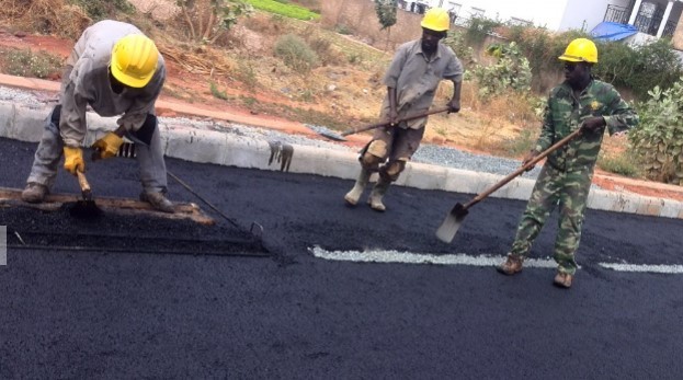 沥青混凝土道路路缘石超前预留置换施工工法-碎石置换沥青混凝土